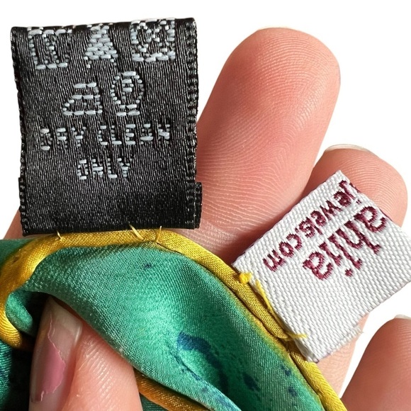 Gustav Klimt The Kiss 100% Silk Scarf Artsy Career Wearable Art Gift 33" Square - Picture 8 of 8